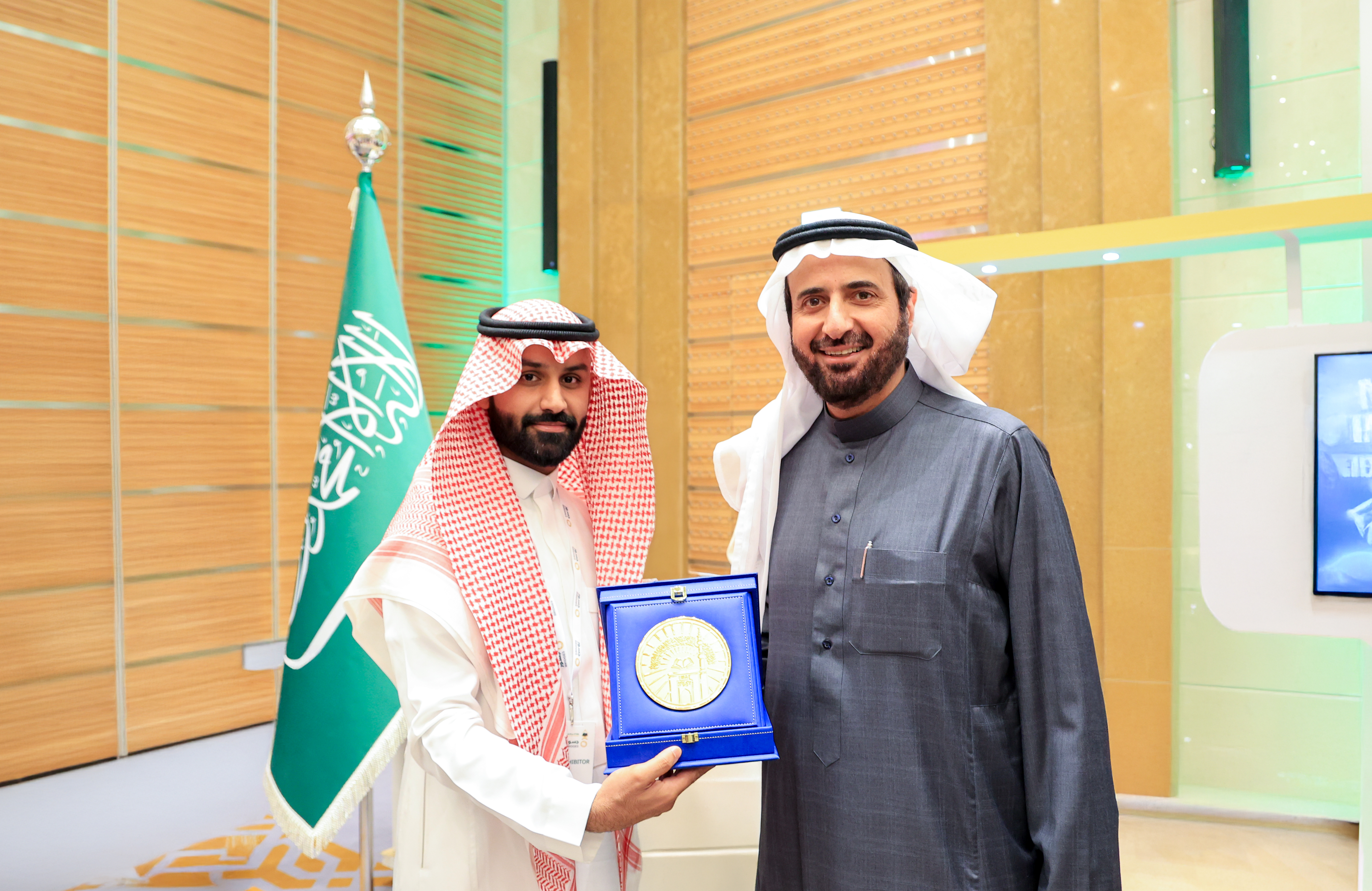 معالي وزير الحج والعمرة د. توفيق الربيعة يزور جناح الجامعة الإسلامية في ملتقى "جسور"